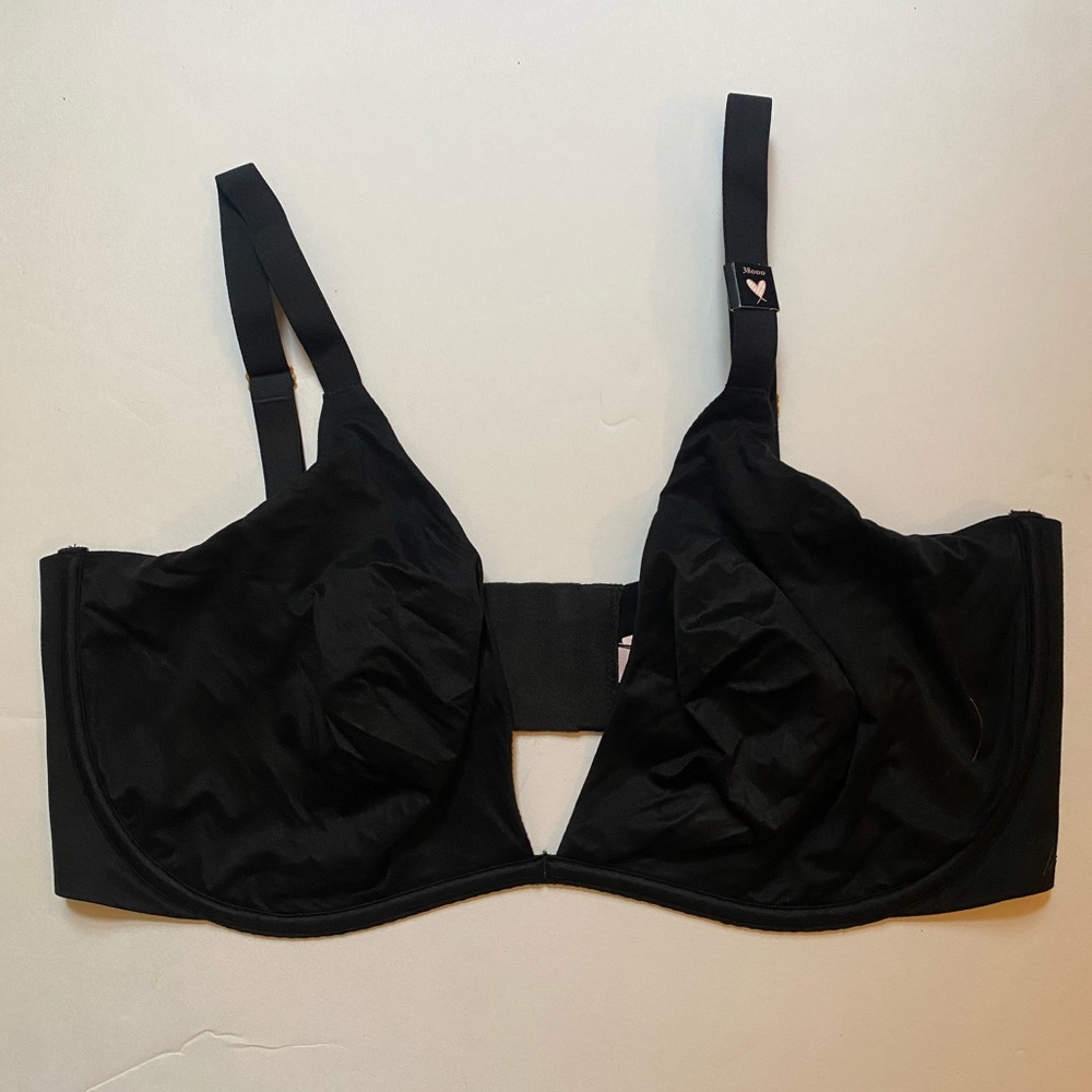 NWT Victoria’s Secret Incredible unlined Plunge Underwire Black Bra 38DDD